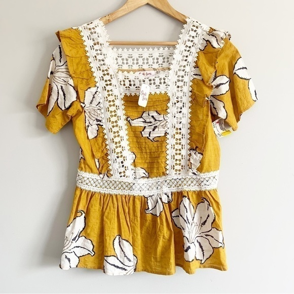 NWT Sadie & Sage Floral Lace Yellow & White Peplum So Sunny Top Size S - Picture 2 of 11